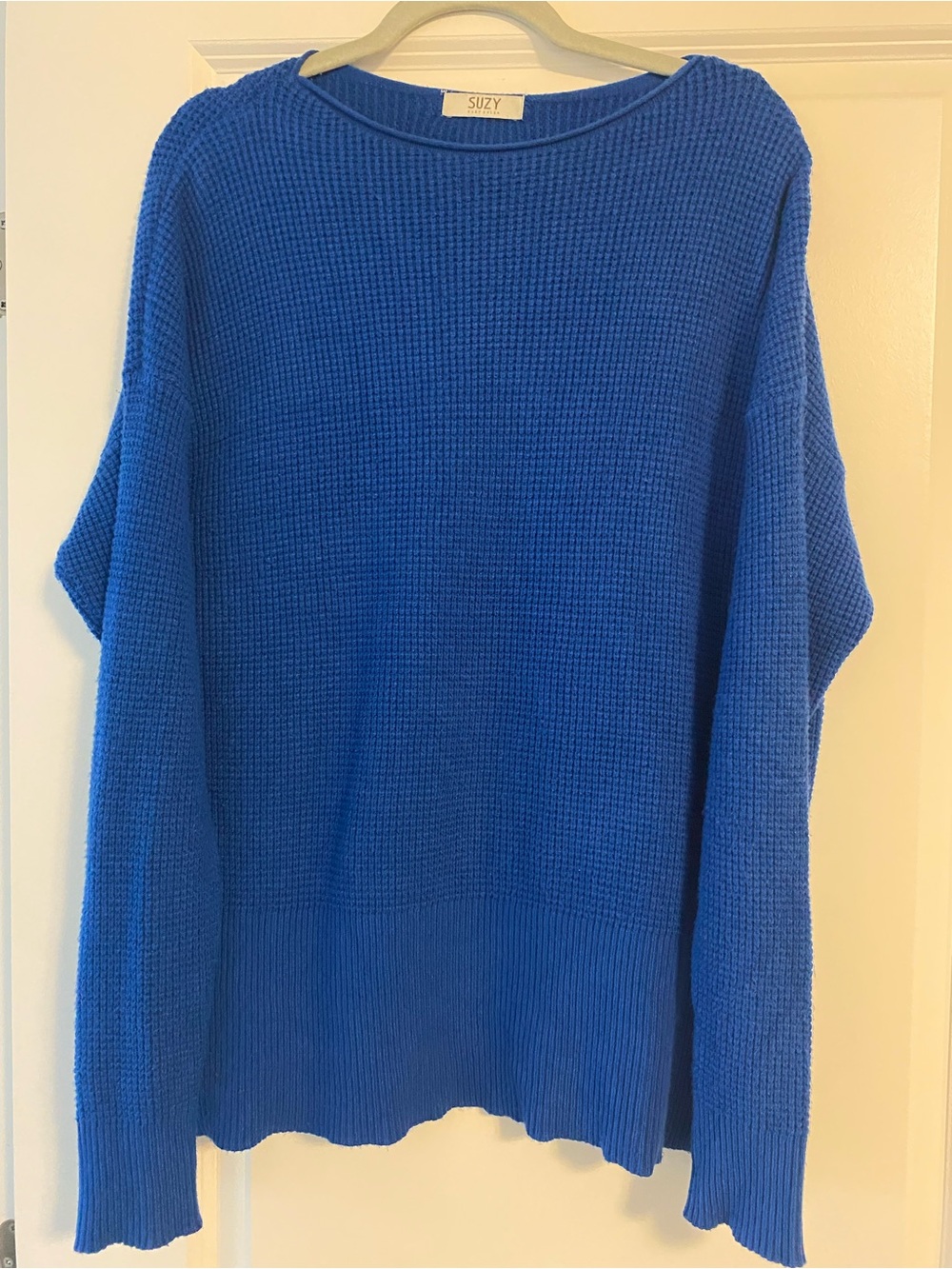 Classic Crewneck waffle Knit sweater button detail at bottom XL 15.00